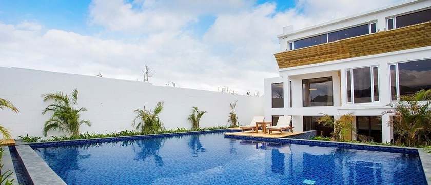 Imagen de la piscina del Hotel Sheng Tu Villa. Foto 20