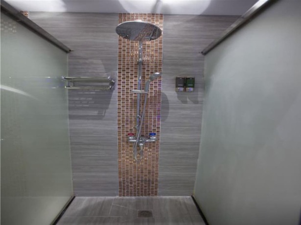 Imagen de los interiores del Hotel Shenzhen Dreamers Capsule. Foto 9