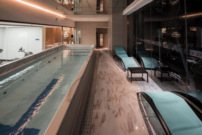 Imagen de la piscina del Hotel Shenzhen Enjoy. Foto 13