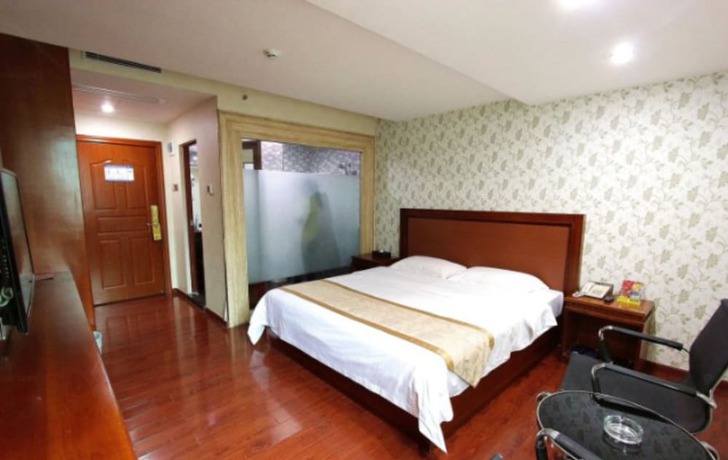 Imagen de la habitación del Hotel Shenzhen Fubanhao. Foto 11