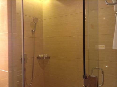 Imagen de la habitación del Hotel Shenzhen Shuidu Holiday, North Railway Station. Foto 15