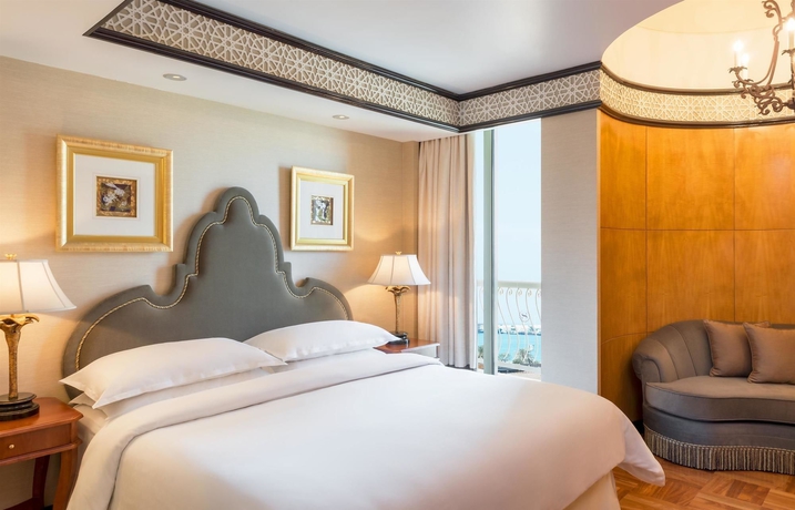 Imagen de la habitación del Hotel Sheraton Abu Dhabi and Resort. Foto 10