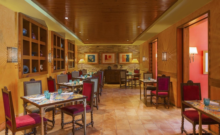 Imagen del bar/restaurante del Hotel Sheraton Abu Dhabi and Resort. Foto 7