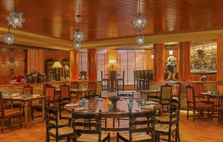 Imagen del bar/restaurante del Hotel Sheraton Abu Dhabi and Resort. Foto 8