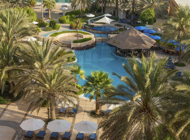 Imagen de la piscina del Hotel Sheraton Abu Dhabi and Resort. Foto 16