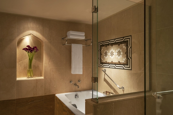 Imagen de la habitación del Hotel Sheraton Abu Dhabi and Resort. Foto 11