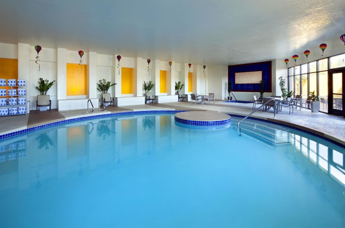 Imagen de la piscina del Hotel Sheraton Albuquerque Uptown. Foto 16