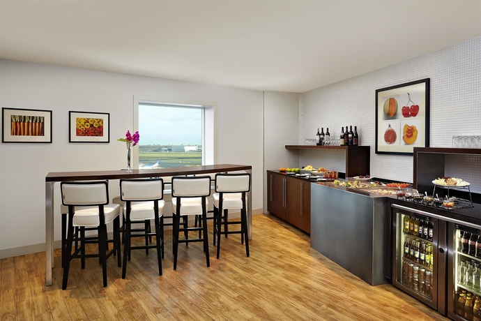 Imagen del bar/restaurante del Hotel Sheraton Amsterdam Airport and Conference Center. Foto 4