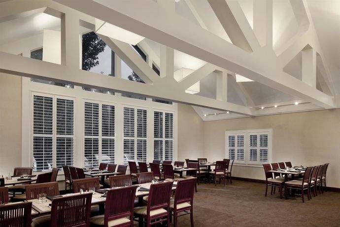 Imagen del bar/restaurante del Hotel Sheraton Ann Arbor. Foto 5