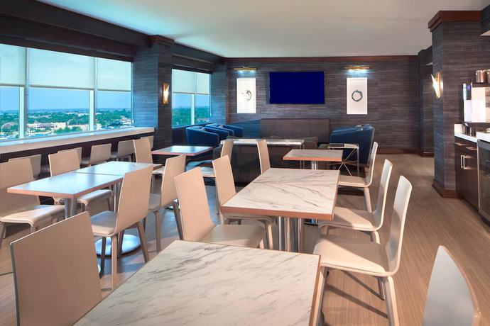 Imagen de la habitación del Hotel Sheraton Arlington. Foto 11