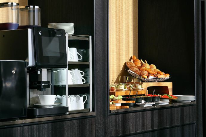 Imagen del bar/restaurante del Hotel Sheraton Astana. Foto 2