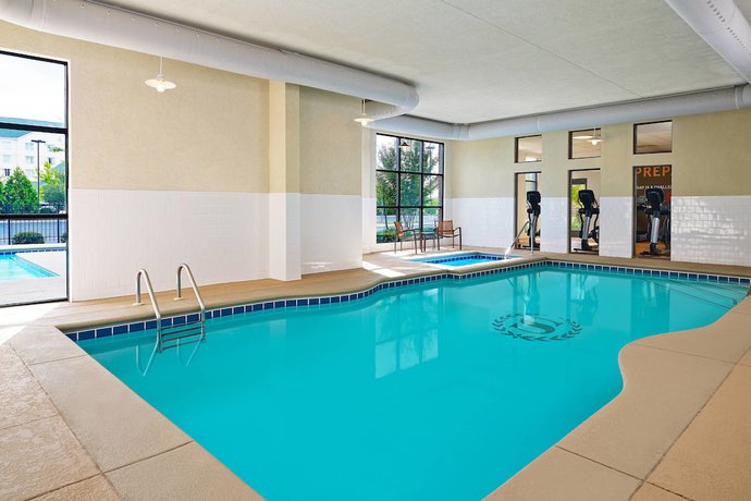 Imagen de la piscina del Hotel Sheraton Augusta. Foto 16