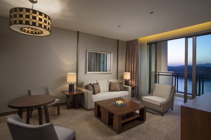 Imagen de la habitación del Hotel Sheraton Bailuhu Resort, Huizhou. Foto 6