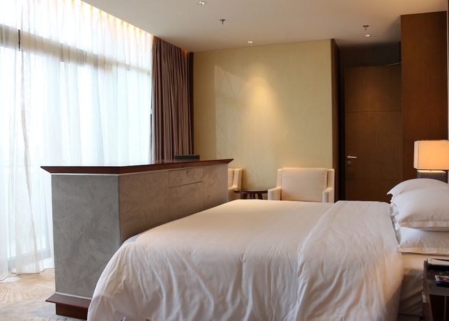 Imagen de la habitación del Hotel Sheraton Bailuhu Resort, Huizhou. Foto 9