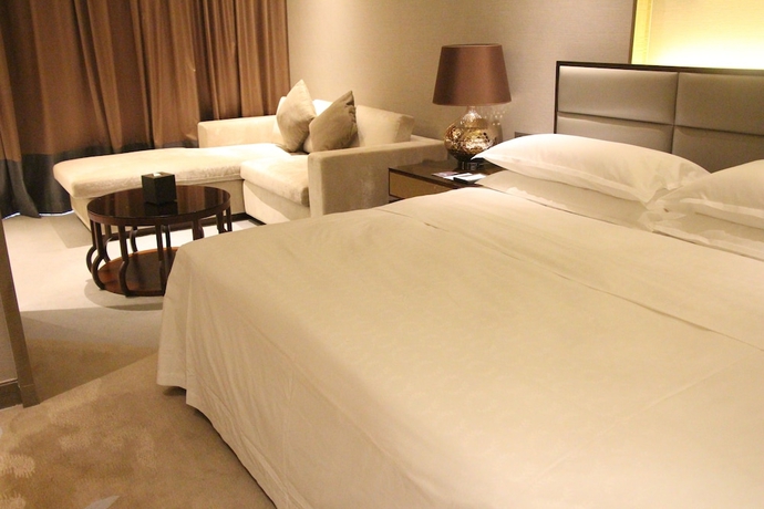 Imagen de la habitación del Hotel Sheraton Bailuhu Resort, Huizhou. Foto 11
