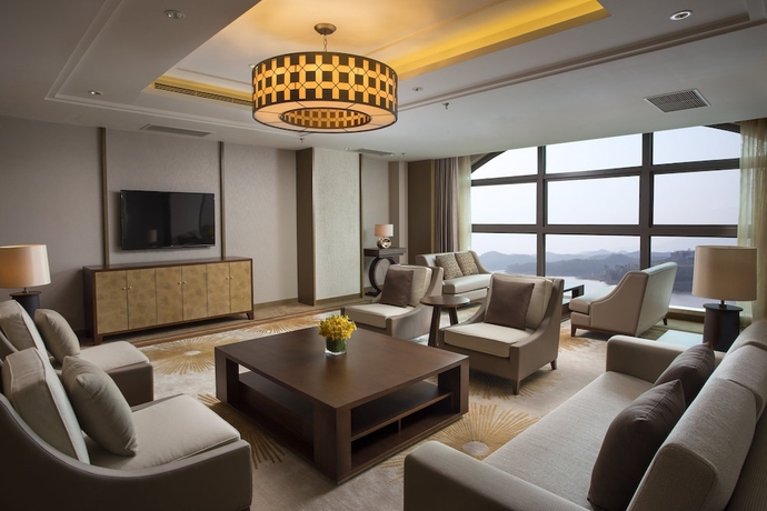 Imagen de la habitación del Hotel Sheraton Bailuhu Resort, Huizhou. Foto 15