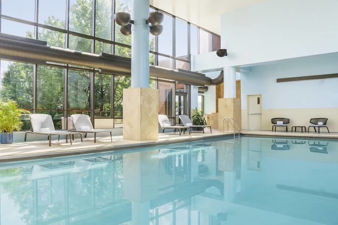 Imagen de la piscina del Hotel Sheraton Baltimore North. Foto 14