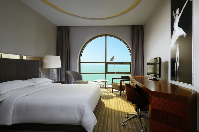 Imagen de la habitación del Hotel Sheraton Batumi. Foto 4