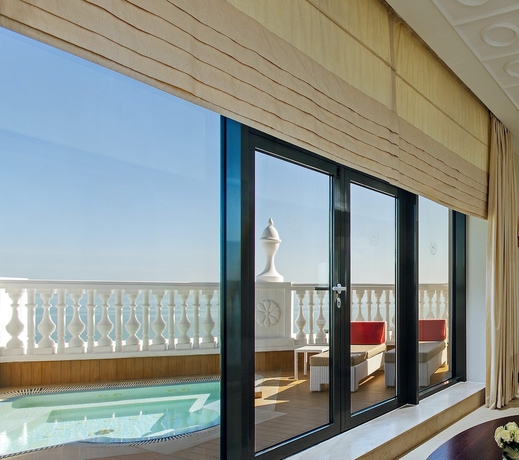 Imagen de la habitación del Hotel Sheraton Batumi. Foto 14