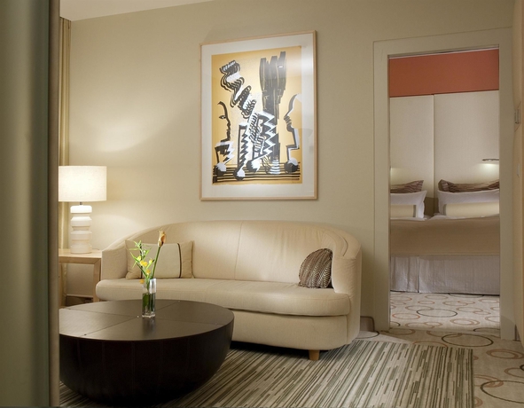 Imagen de la habitación del Hotel Sheraton Berlin Grand Hotel Esplanade. Foto 2