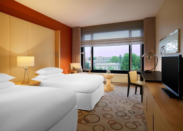 Imagen de la habitación del Hotel Sheraton Berlin Grand Hotel Esplanade. Foto 4