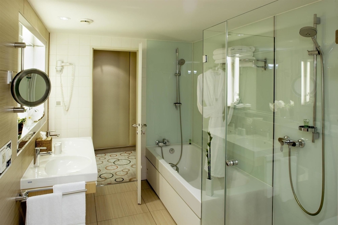 Imagen de la habitación del Hotel Sheraton Berlin Grand Hotel Esplanade. Foto 11