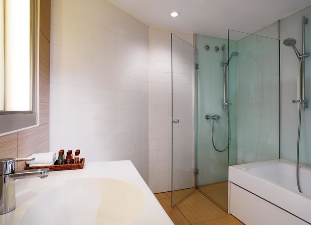 Imagen de la habitación del Hotel Sheraton Berlin Grand Hotel Esplanade. Foto 12