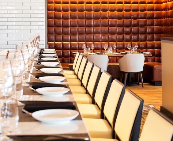 Imagen del bar/restaurante del Hotel Sheraton Bloomington. Foto 7