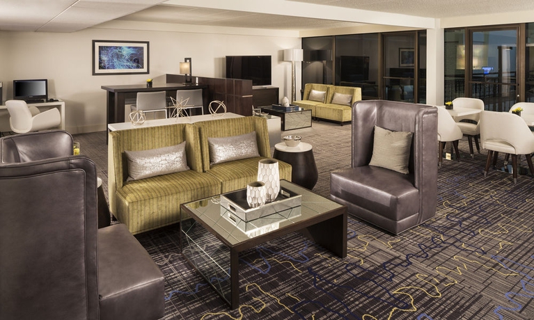 Imagen del bar/restaurante del Hotel Sheraton Bloomington. Foto 10