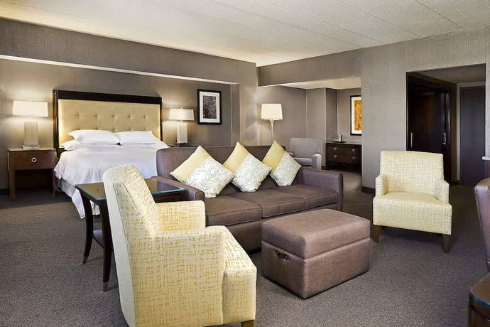Imagen de la habitación del Hotel Sheraton Boston Needham. Foto 8