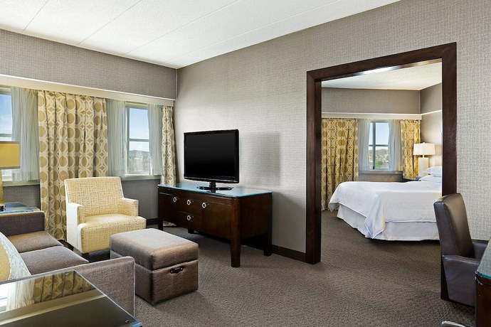 Imagen de la habitación del Hotel Sheraton Boston Needham. Foto 9