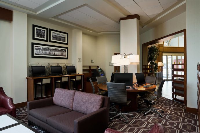 Imagen de los interiores del Hotel Sheraton Boston Needham. Foto 11