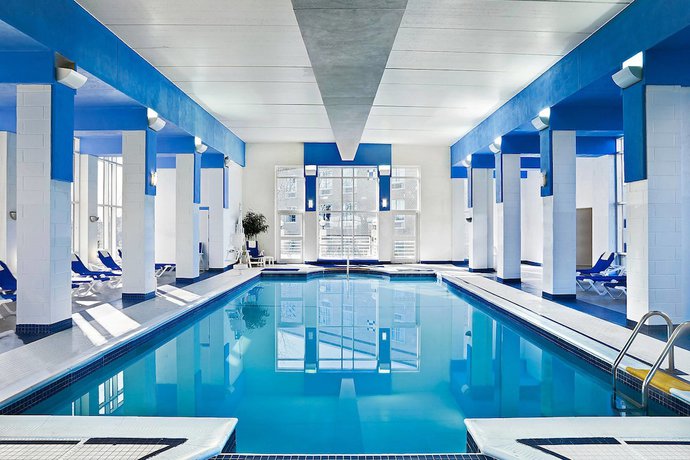 Imagen de la piscina del Hotel Sheraton Boston Needham. Foto 14