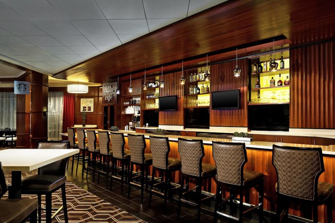 Imagen del bar/restaurante del Hotel Sheraton Boston Needham. Foto 3