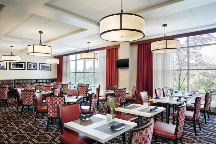 Imagen del bar/restaurante del Hotel Sheraton Boston Needham. Foto 4