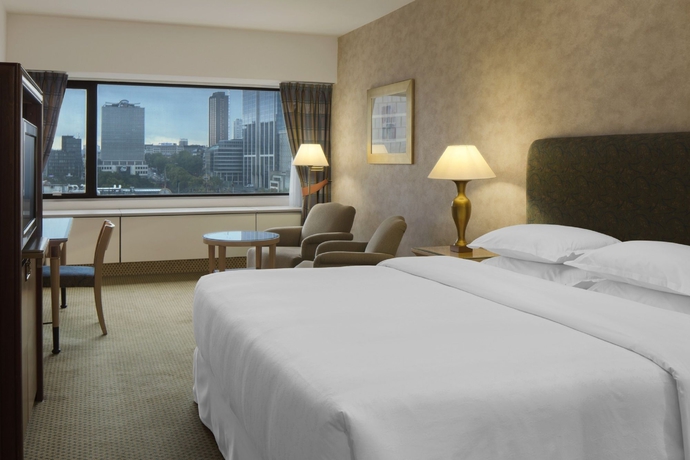 Imagen de la habitación del Hotel Sheraton Brussels. Foto 7