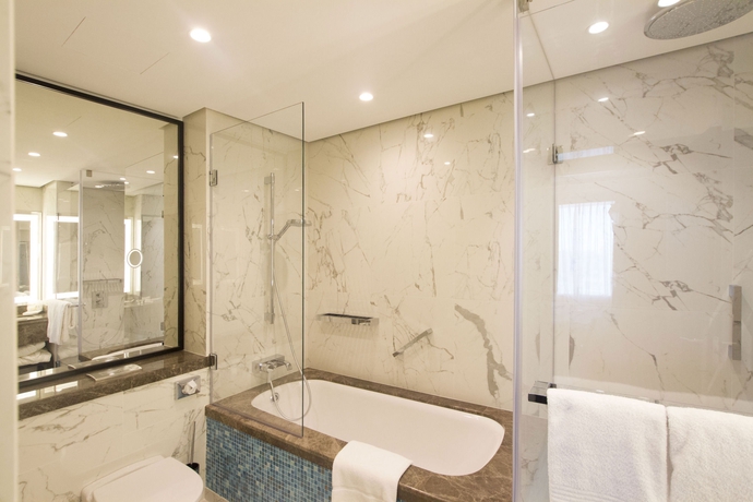 Imagen de la habitación del Hotel Sheraton Bucharest. Foto 8