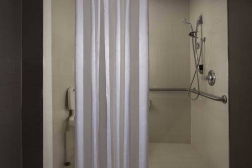 Imagen de la habitación del Hotel Sheraton Bucks County Langhorne. Foto 4