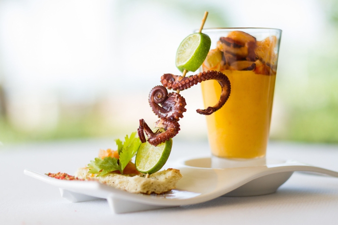 Imagen del bar/restaurante del Hotel Sheraton Buganvilias Resort and Convention Center. Foto 6