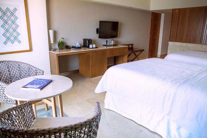 Imagen de la habitación del Hotel Sheraton Buganvilias Resort and Convention Center. Foto 15