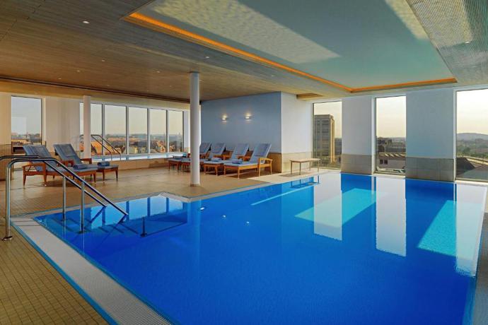 Imagen de la piscina del Hotel Sheraton Carlton Nuernberg. Foto 15