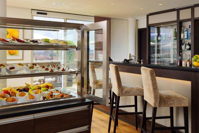 Imagen del bar/restaurante del Hotel Sheraton Carlton Nuernberg. Foto 2