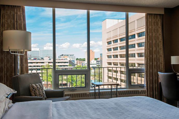 Imagen de la habitación del Hotel Sheraton Cavalier Saskatoon. Foto 10