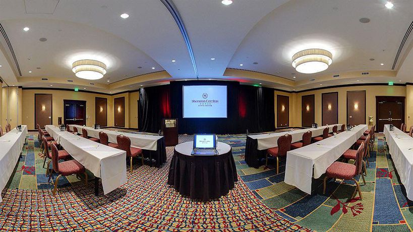 Imagen de los interiores del Hotel Sheraton Cerritos. Foto 14