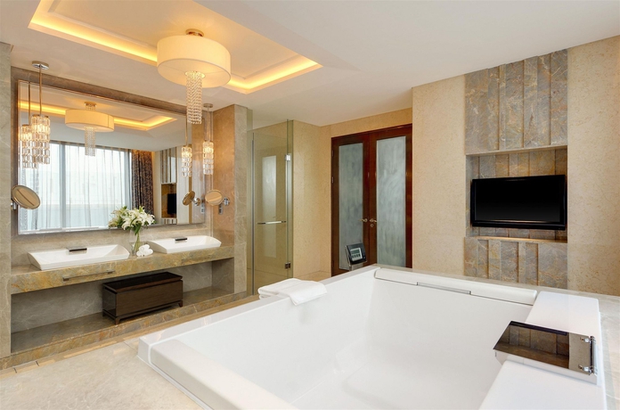 Imagen de la habitación del Hotel Sheraton Changchun Jingyuetan. Foto 7