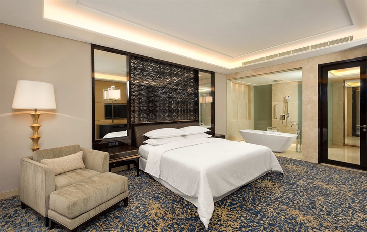 Imagen de la habitación del Hotel Sheraton Changchun Jingyuetan. Foto 10