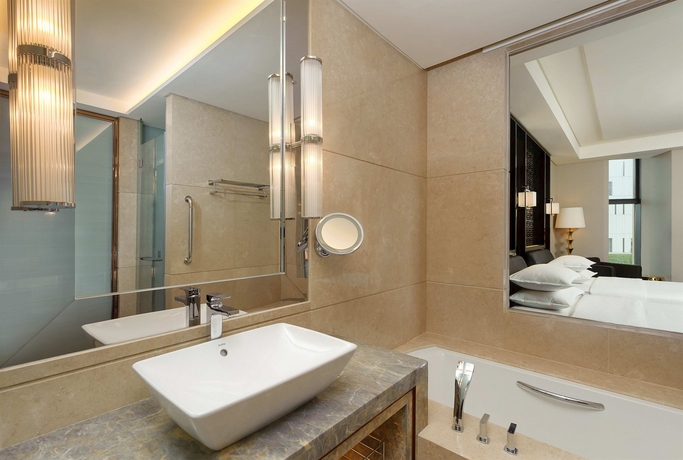 Imagen de la habitación del Hotel Sheraton Changchun Jingyuetan. Foto 11