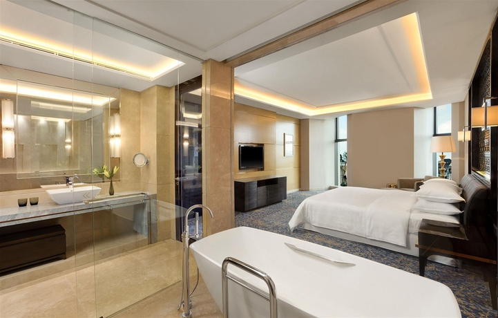 Imagen de la habitación del Hotel Sheraton Changchun Jingyuetan. Foto 12