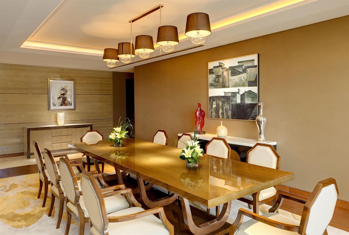 Imagen de la habitación del Hotel Sheraton Changchun Jingyuetan. Foto 13