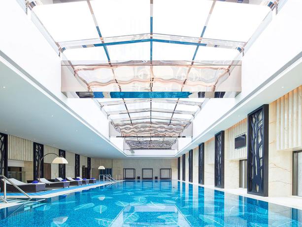 Imagen de la piscina del Hotel Sheraton Changde Wuling. Foto 16